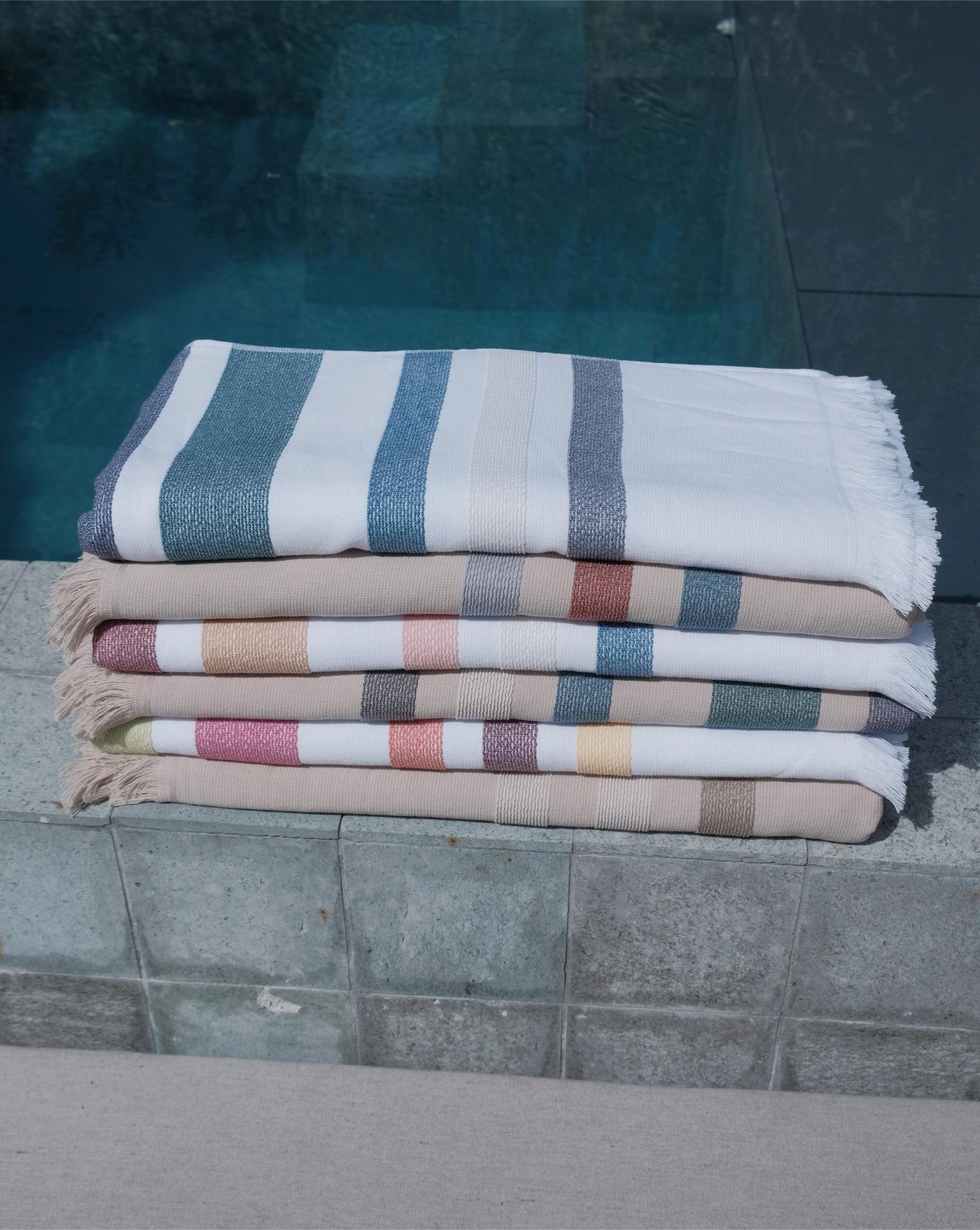 Mia Zia - Linge de Plage Haut de Gamme - Fouta Handdoek - Het "Blauwe" Thema op een Witte Achtergrond