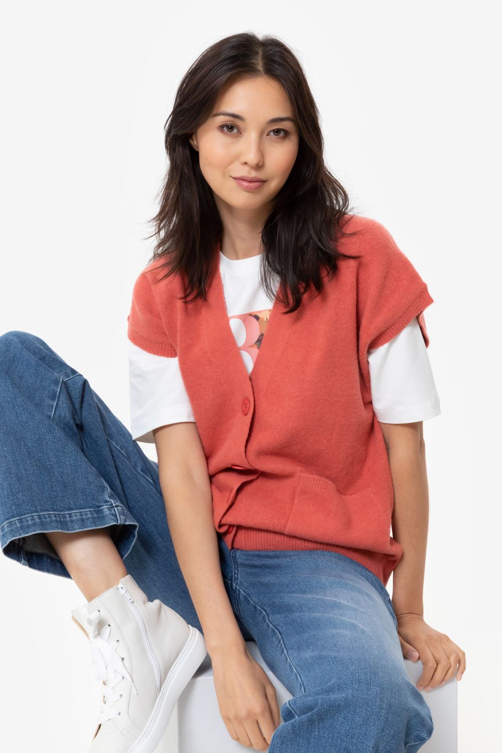 Donkerroze cardigan met debardeurlook