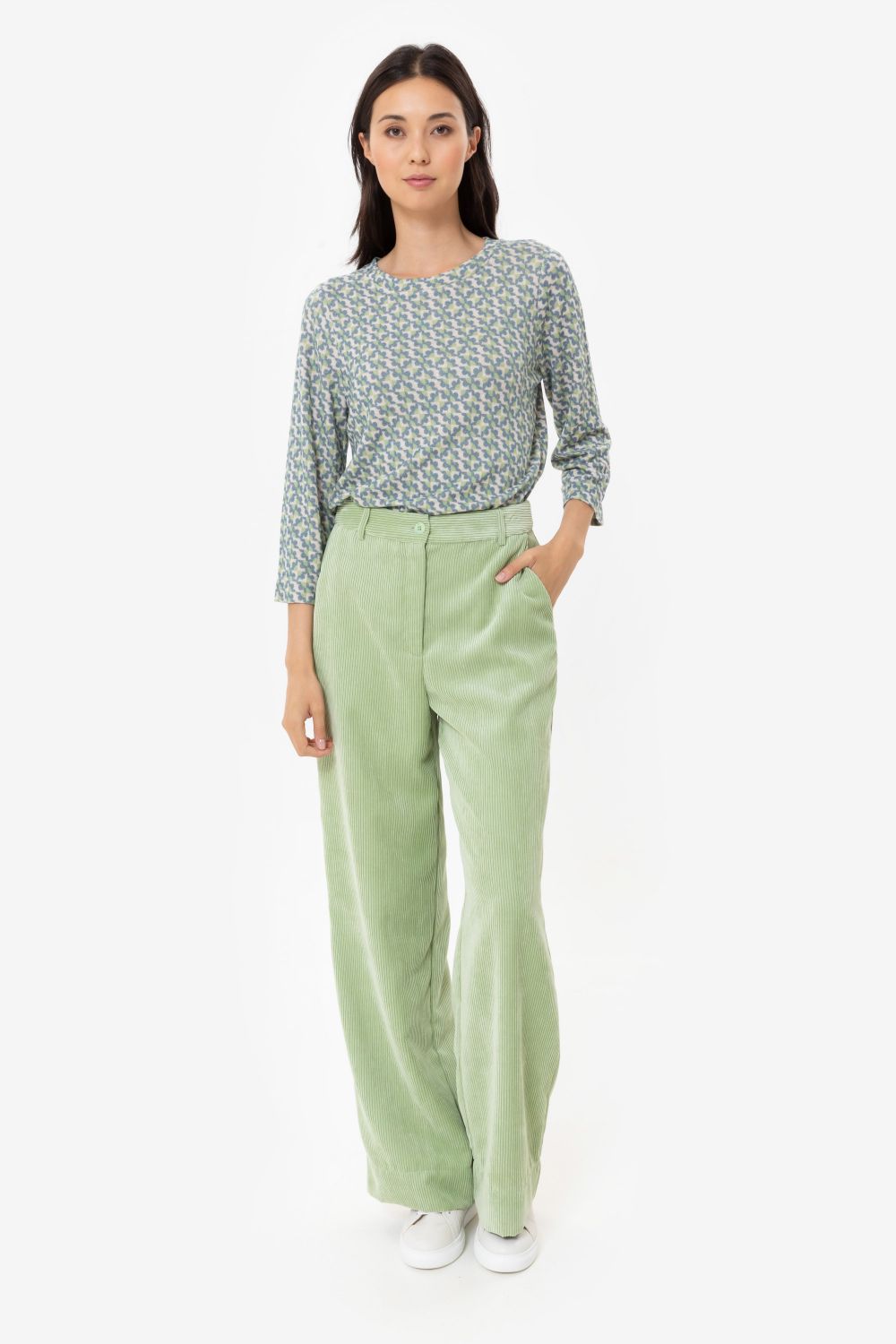 Pantalon en velours côtelé vert, jambes amples, coupe droite