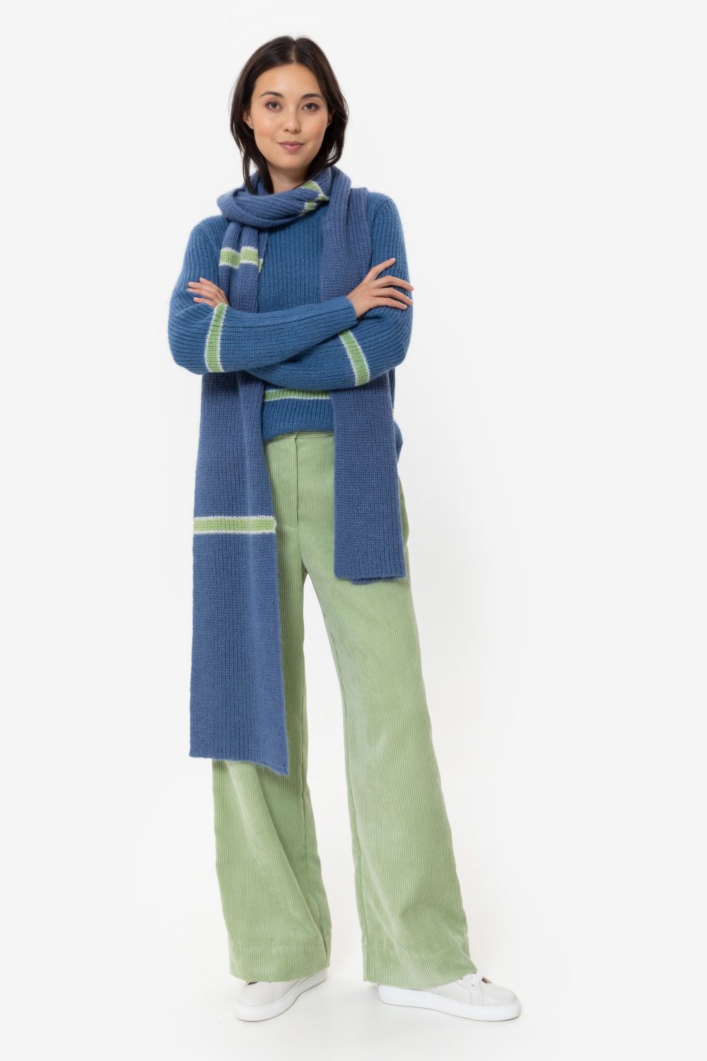 Pantalon en velours côtelé vert, jambes amples, coupe droite
