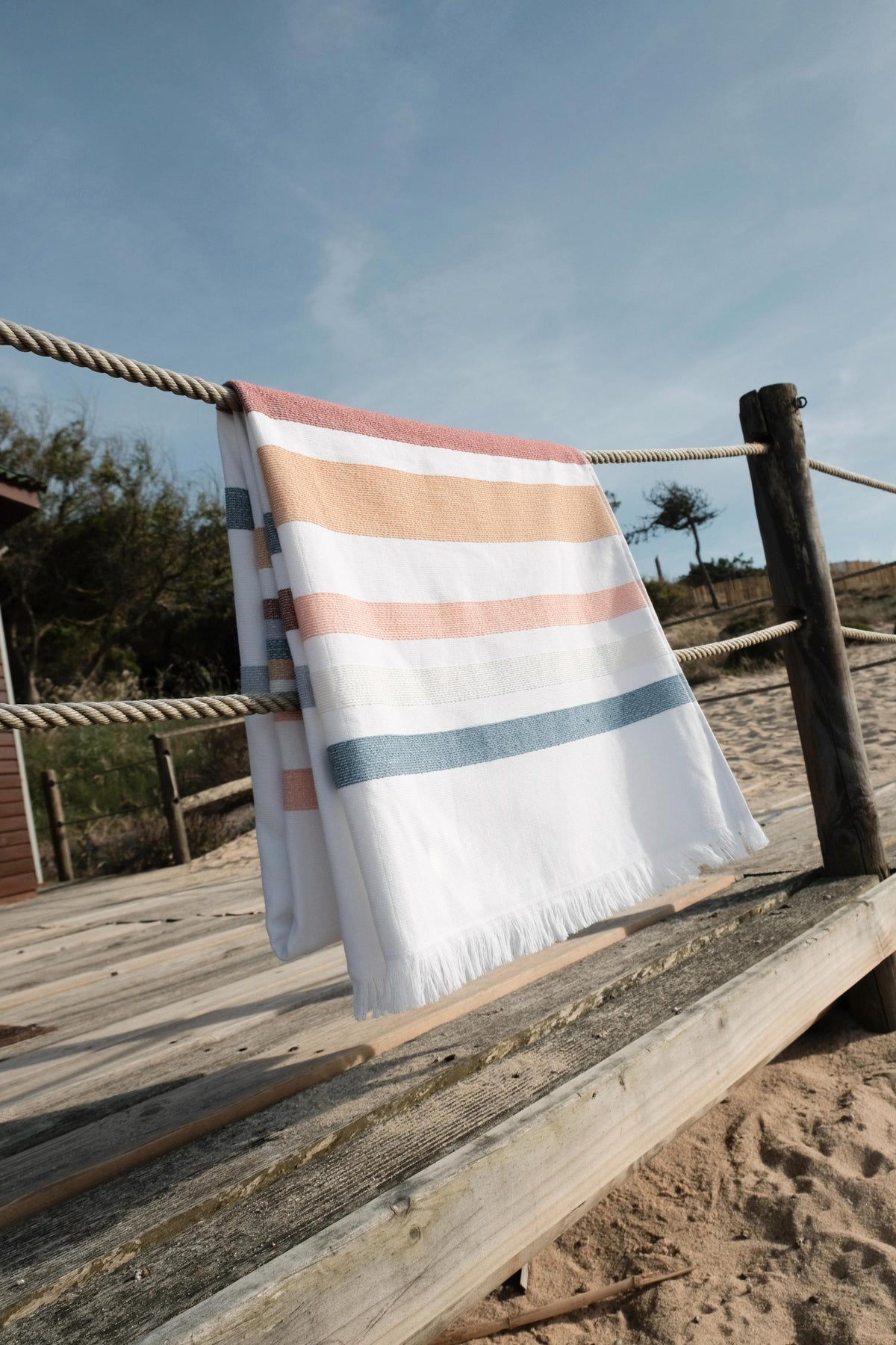 Mia Zia - Linge de Plage Haut de Gamme - Fouta Handdoek - Het &quot;Tichka&quot; thema op een witte achtergrond