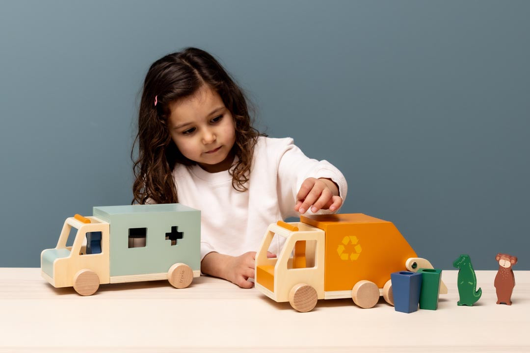 Houten vuilniswagen
