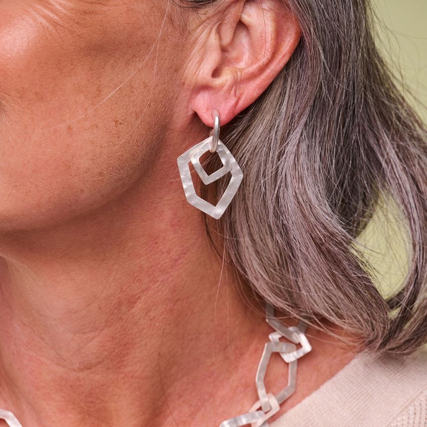 Boucles D'Oreilles - Driek Oorbellen Zilverkleurig Mat