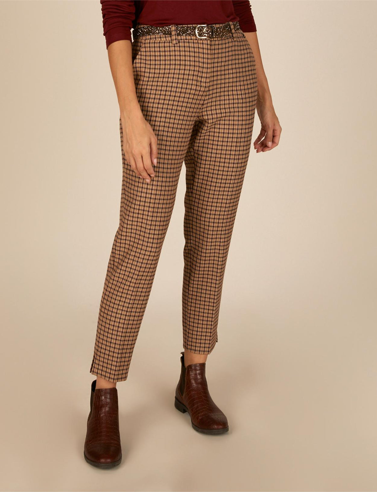Classic Chino Pants In Brown - Marron