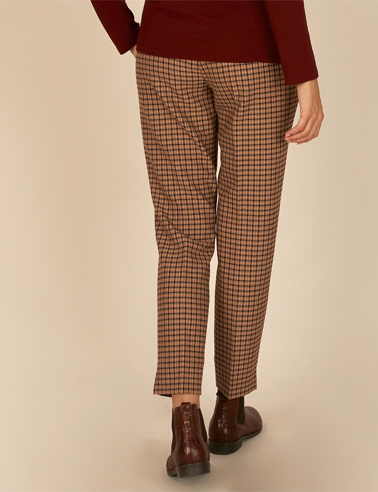 Classic Chino Pants In Brown - Marron