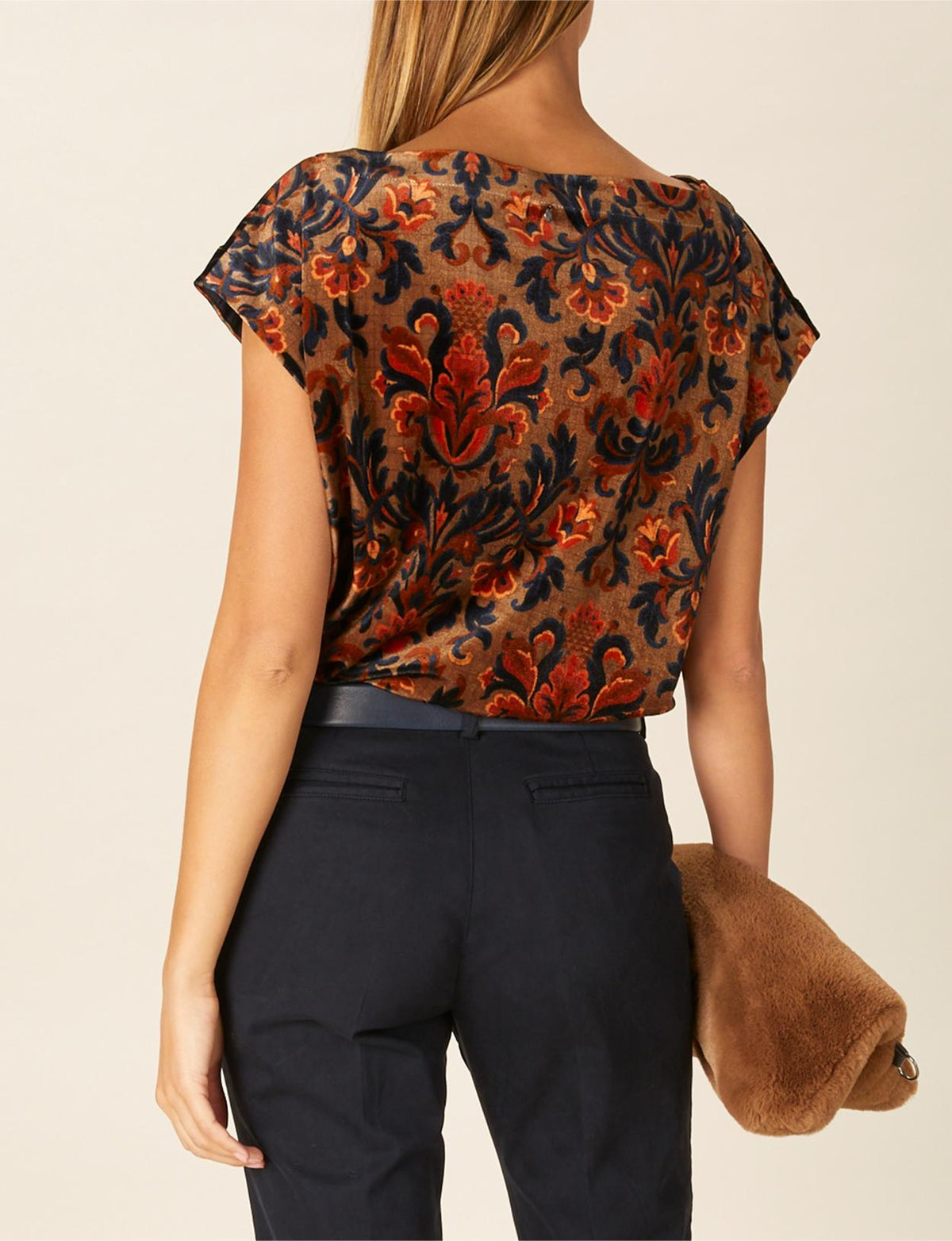 Velvet Feel Shirt In Brown - Bruin