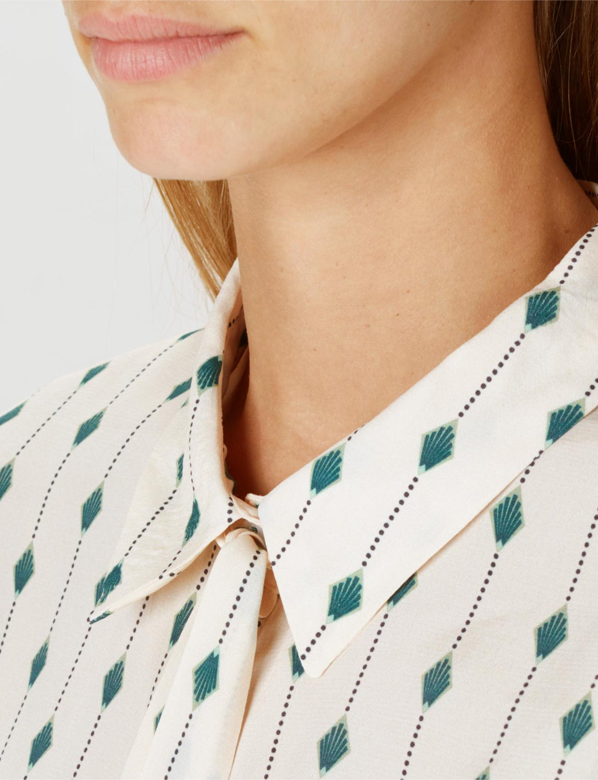 Viscose Tie Shirt In White - Wit