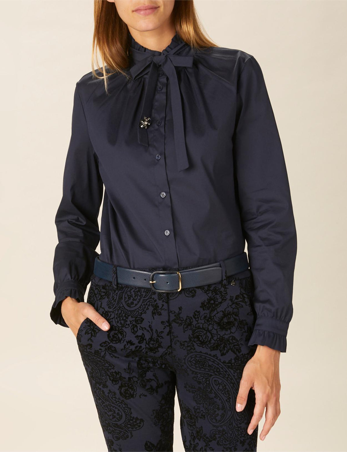 Cotton Bow Tie Shirt In Blue - Blauw