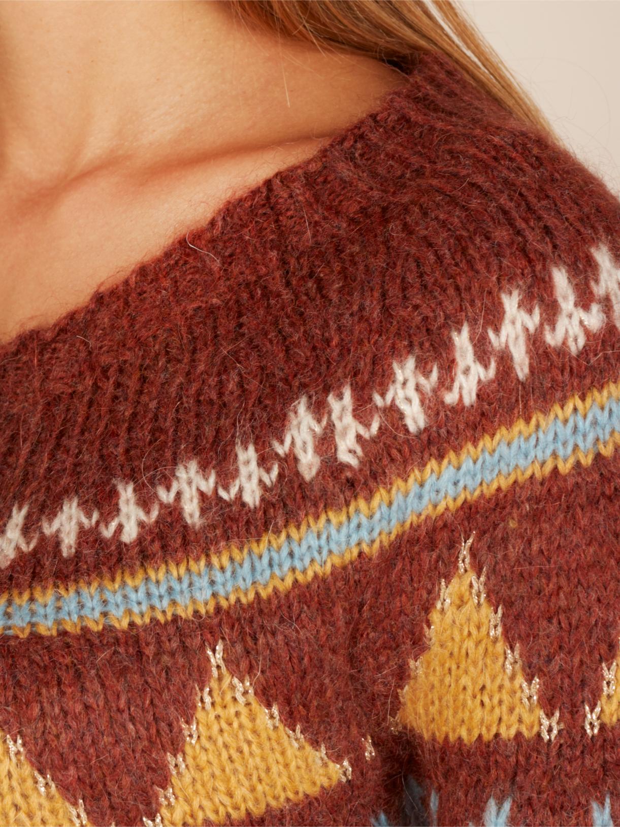 Round Neck Jacquard Pullover In Brown - Bruin