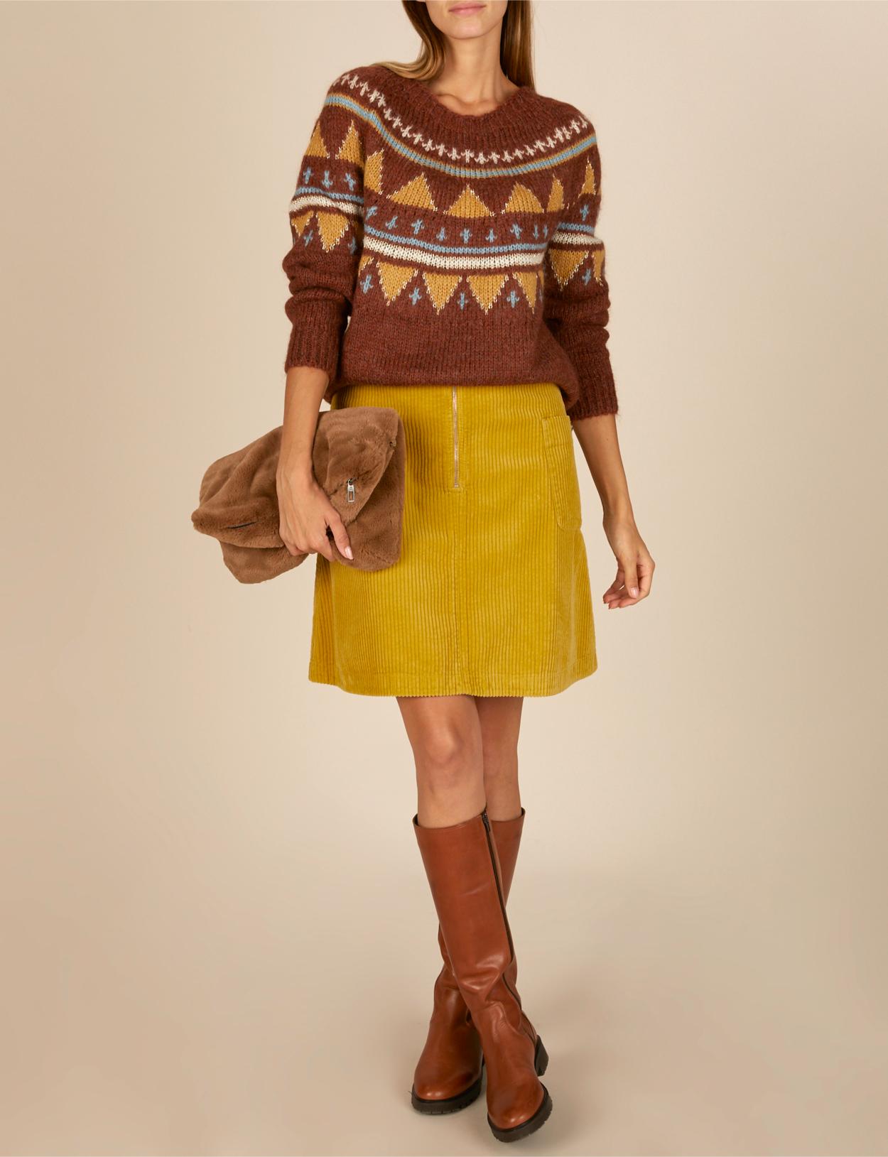 Round Neck Jacquard Pullover In Brown - Bruin
