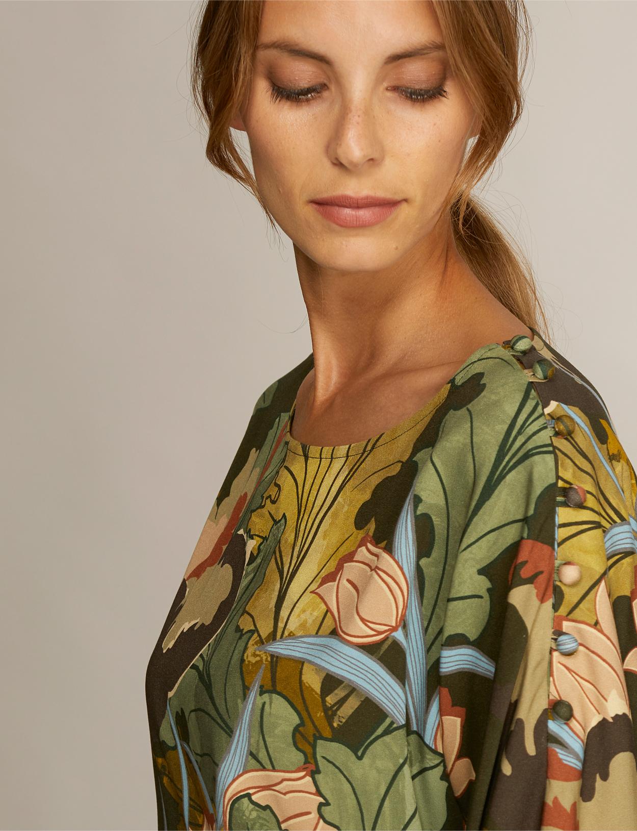 Boat Neck Viscose Shirt In Green - Groen