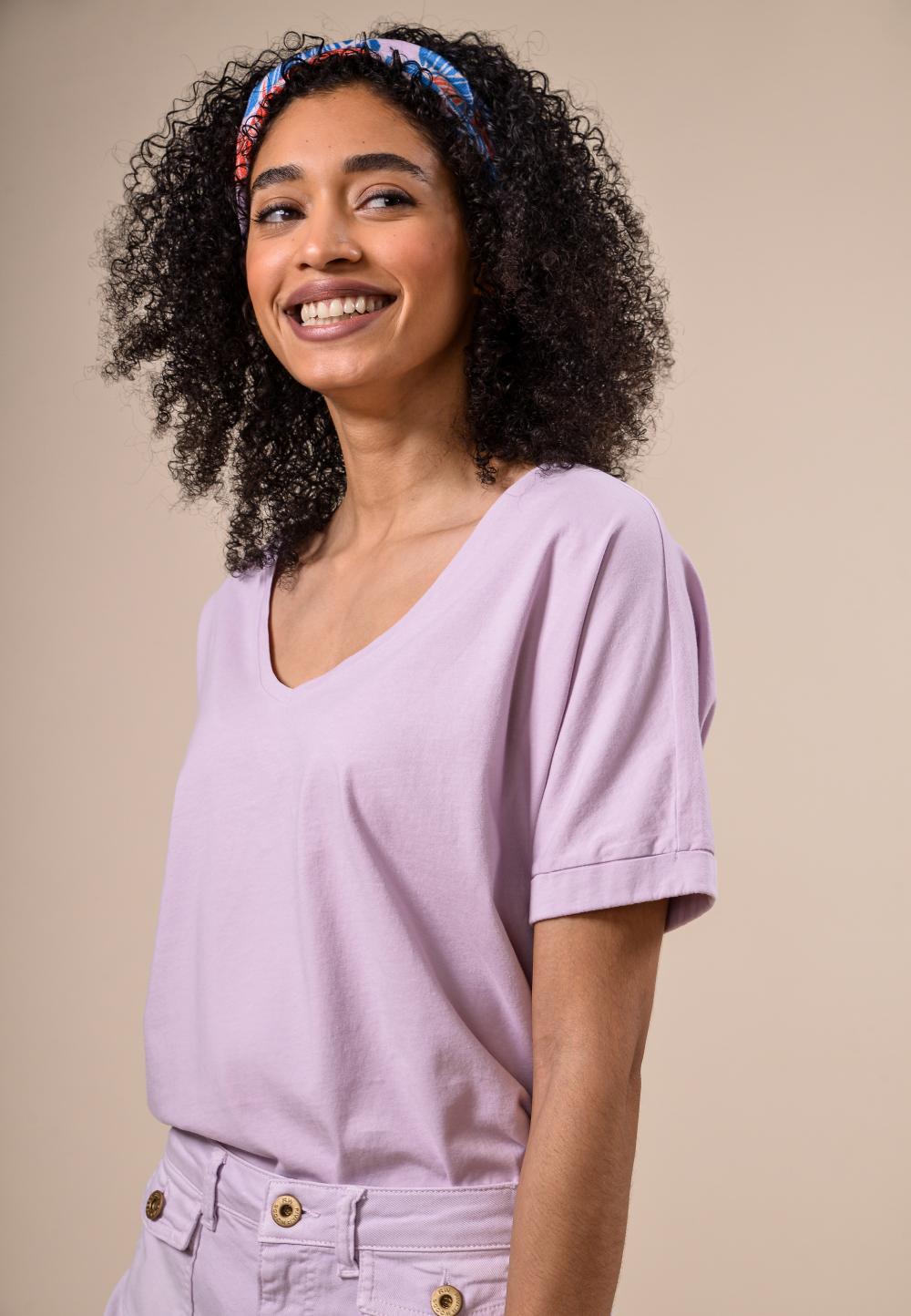 Loose V-neck T-shirt in Purple - W