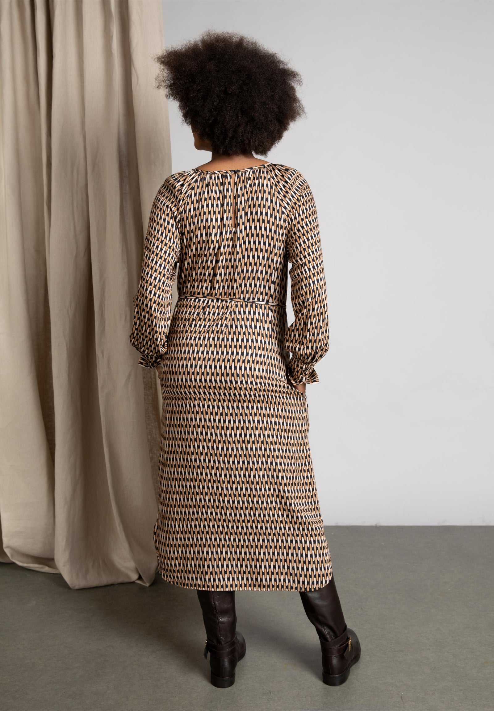 Loose Viscose Dress In Brown - Bruin