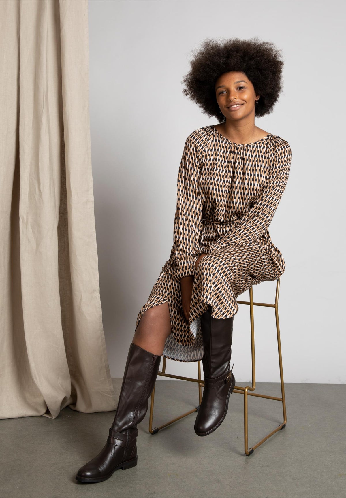 Loose Viscose Dress In Brown - Bruin