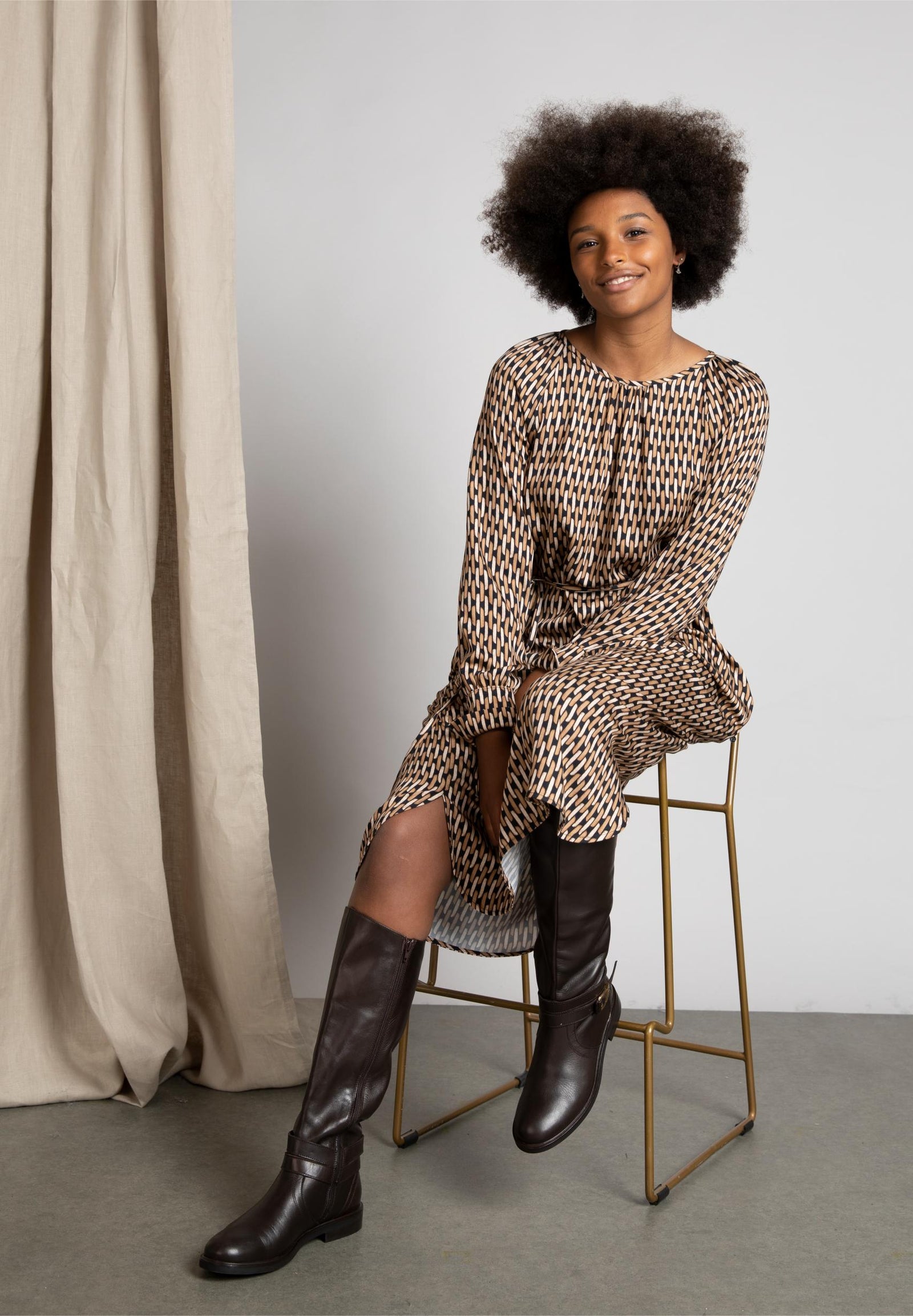 Loose Viscose Dress In Brown - Bruin