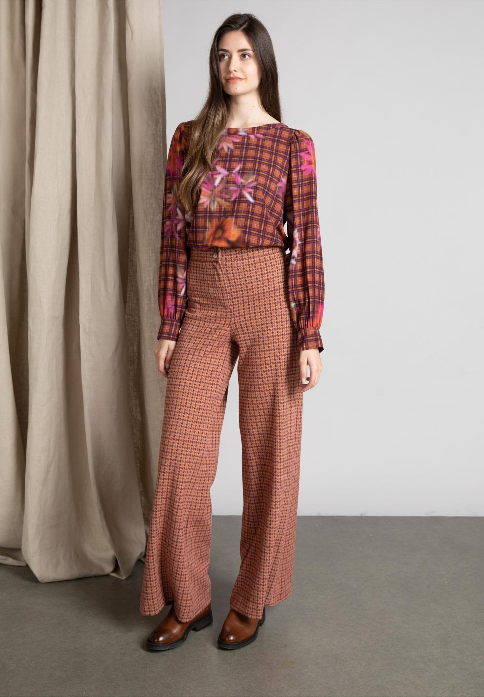 Oversized Slipover Shirt In Brown - Bruin