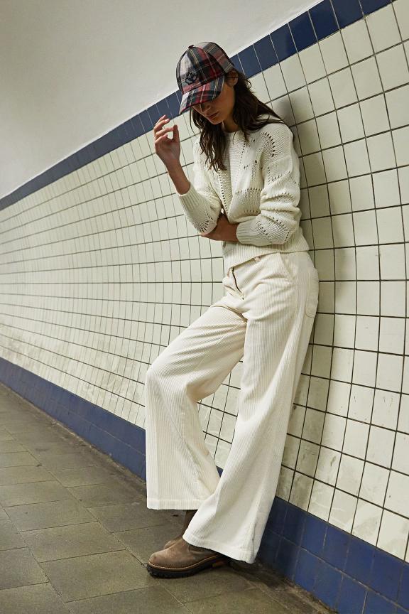 Off White Woolen Crew Neck Sweater - Wit