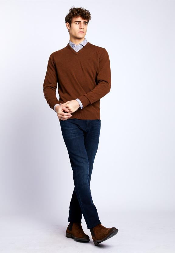 Basic V-Neck Pullover In Brown - Bruin