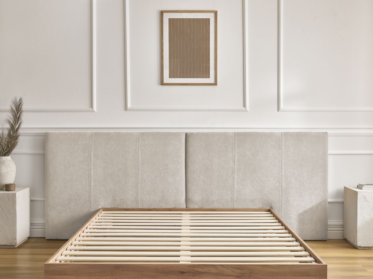 Licht houten ALTIRA bed met massieve latten