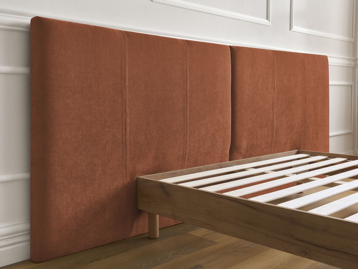 Licht houten ALTIRA bed met massieve latten