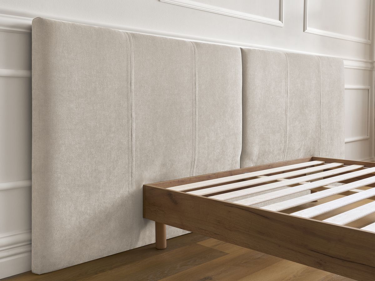 Licht houten ALTIRA bed met massieve latten