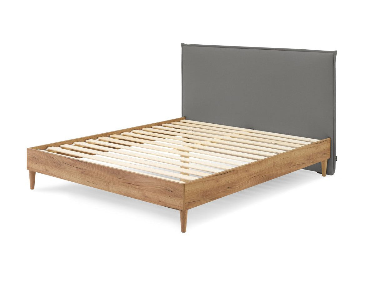 Lit CARA avec lattes massives pieds en bois naturel