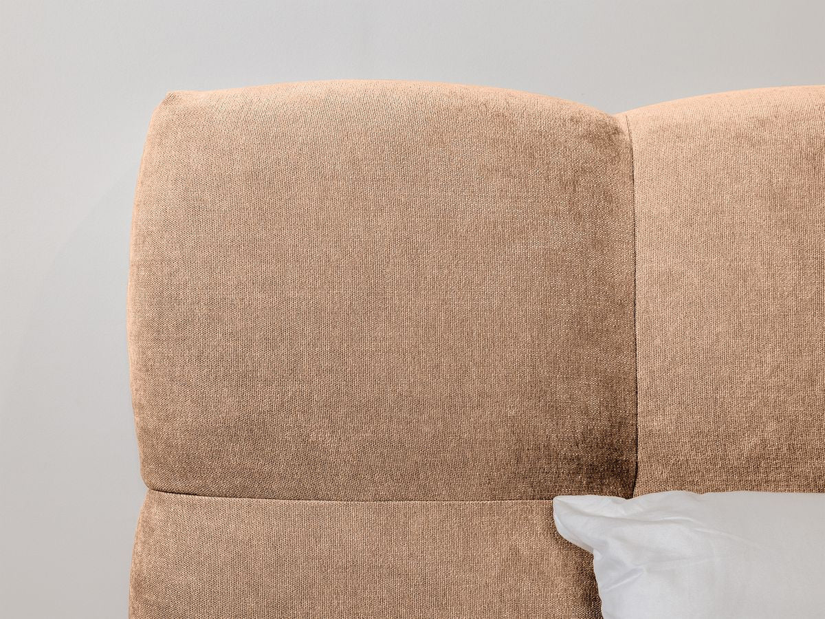 KUMO bed met massieve latten en poten van natuurlijk hout