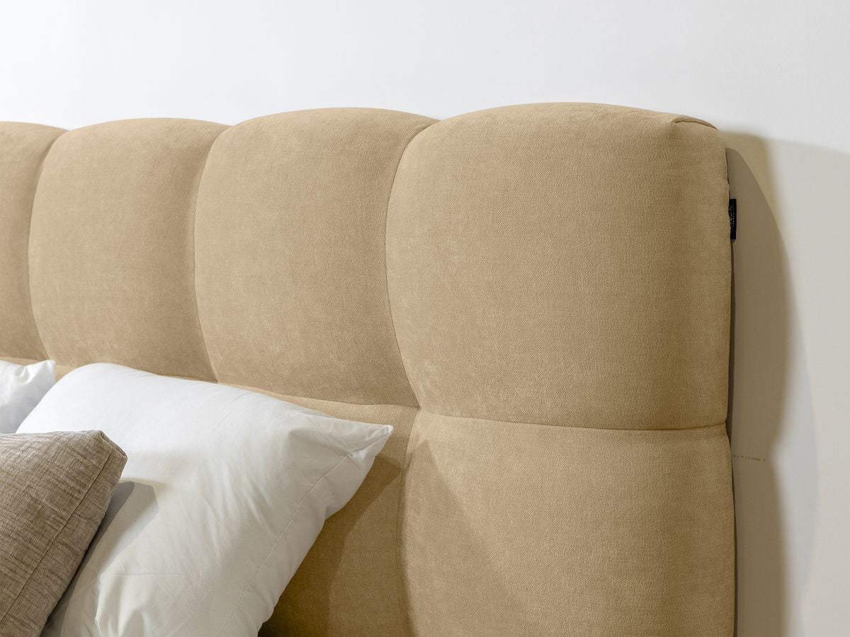 KUMO bed met massieve latten en poten van natuurlijk hout