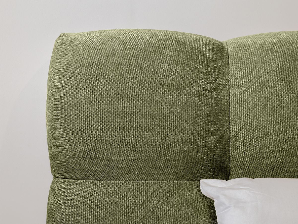 KUMO bed met massieve latten en poten van natuurlijk hout