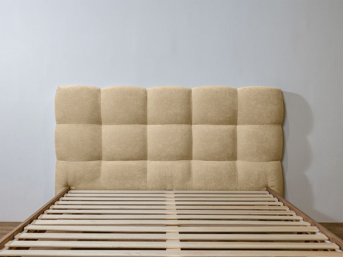 KUMO bed met massieve latten en poten van natuurlijk hout