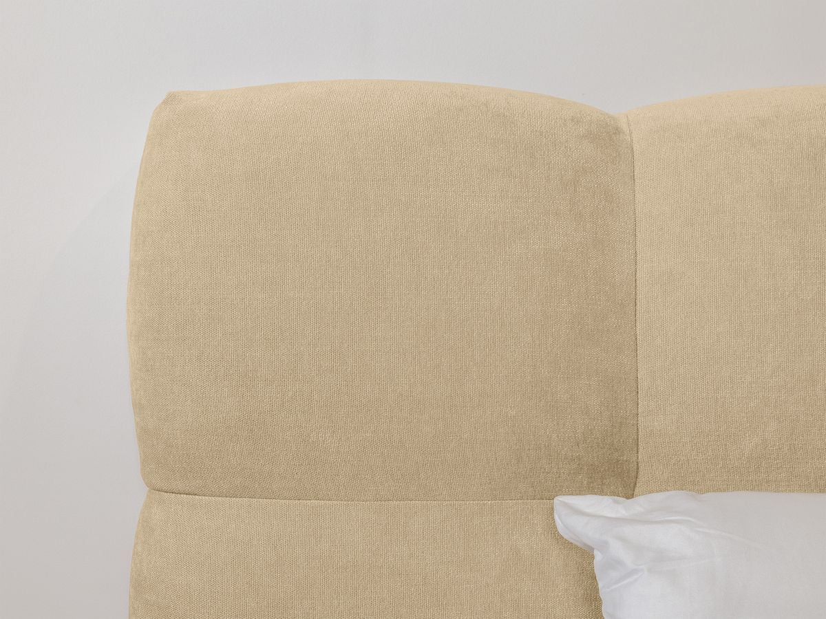 KUMO bed met massieve latten en poten van natuurlijk hout