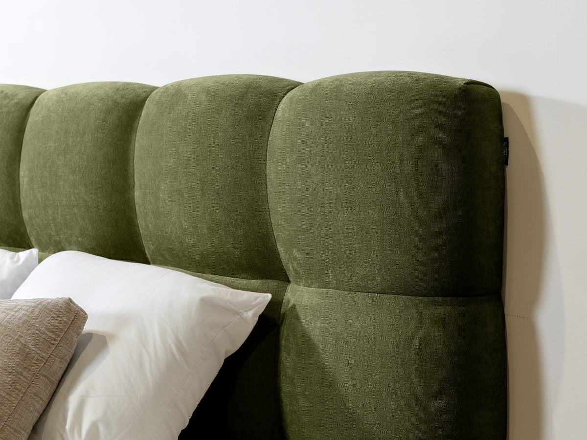 KUMO bed met massieve latten en poten van natuurlijk hout