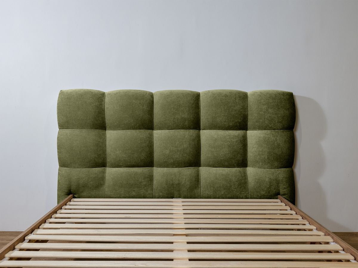KUMO bed met massieve latten en poten van natuurlijk hout