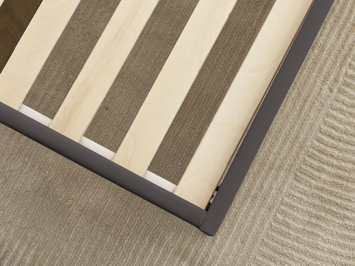 PRUNE bed met massieve latten fluwelen stof