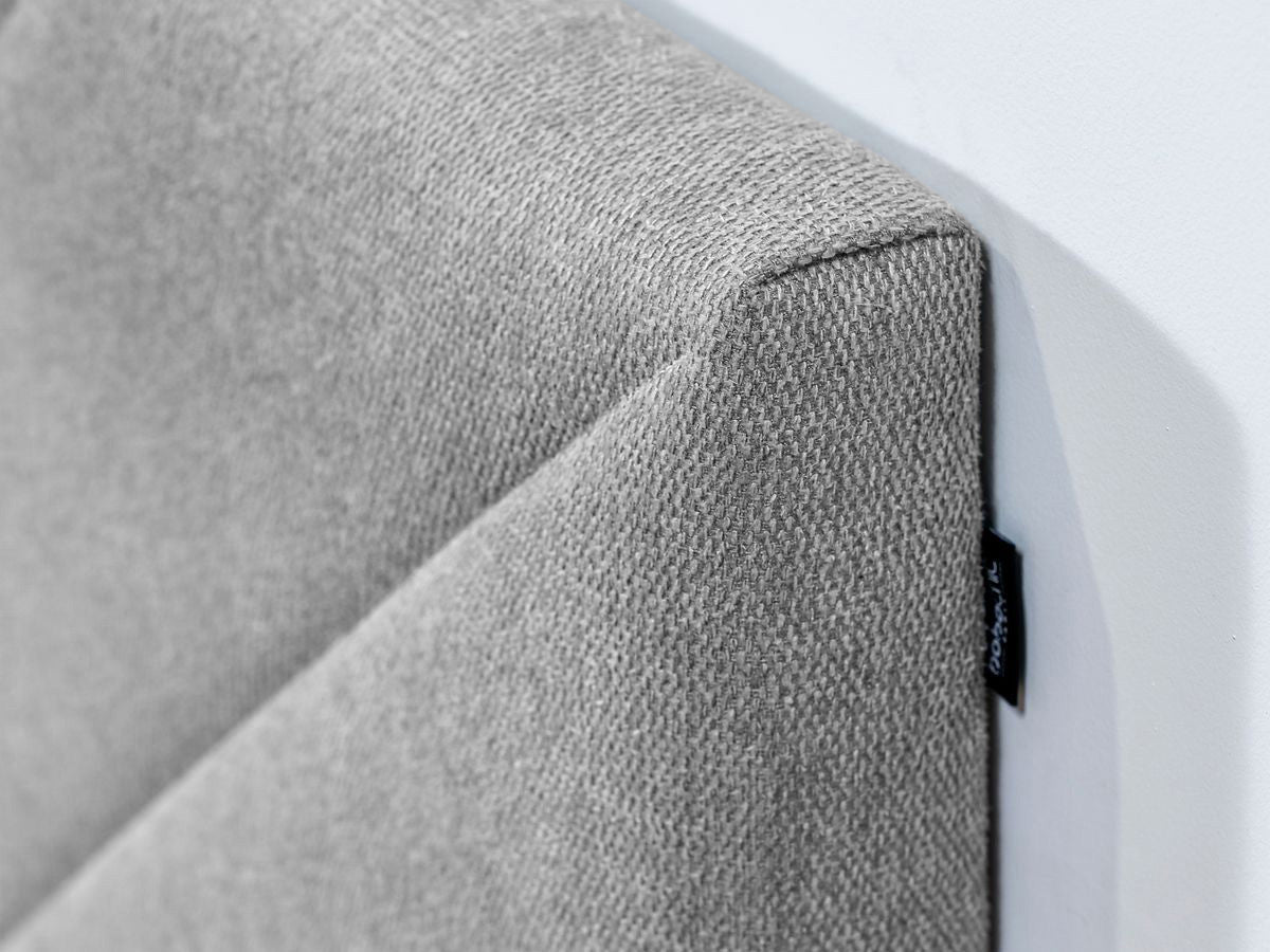 ROMAANS bed met massieve latten en gestructureerde stof