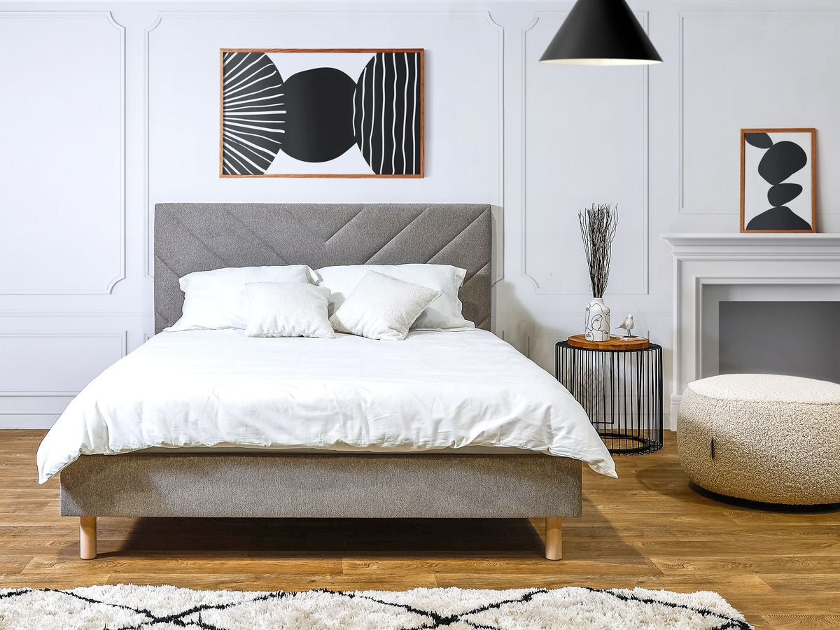 ROMAANS bed met massieve latten en gestructureerde stof