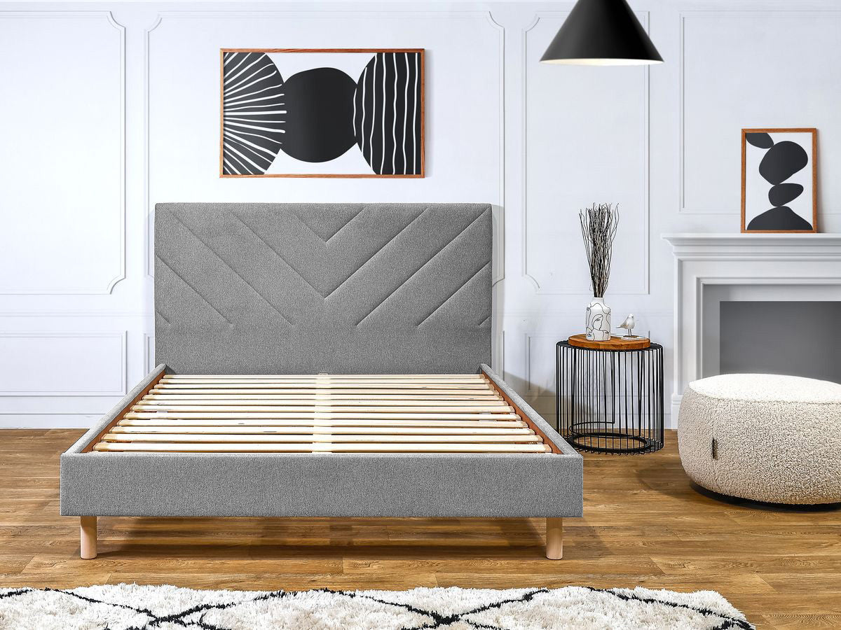ROMAANS bed met massieve latten en gestructureerde stof