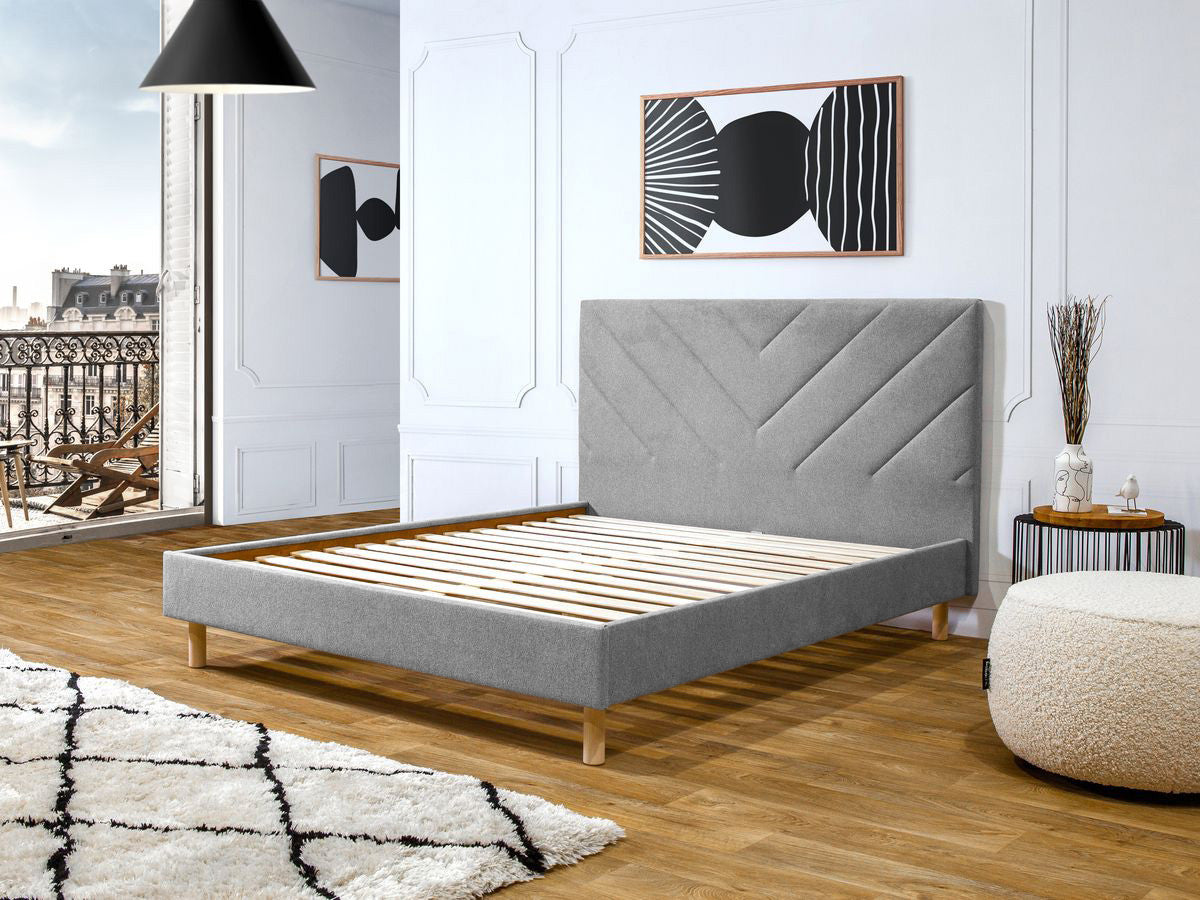 ROMAANS bed met massieve latten en gestructureerde stof