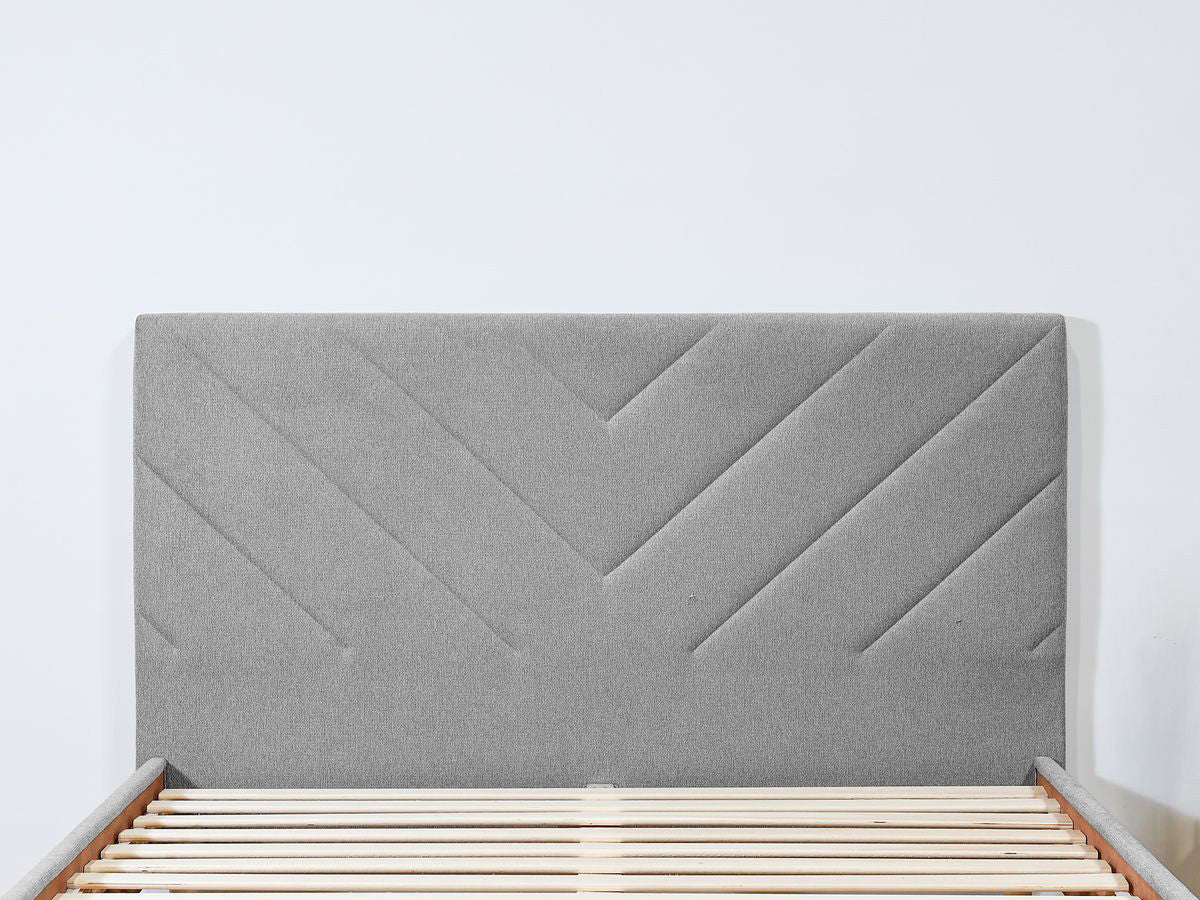 ROMAANS bed met massieve latten en gestructureerde stof