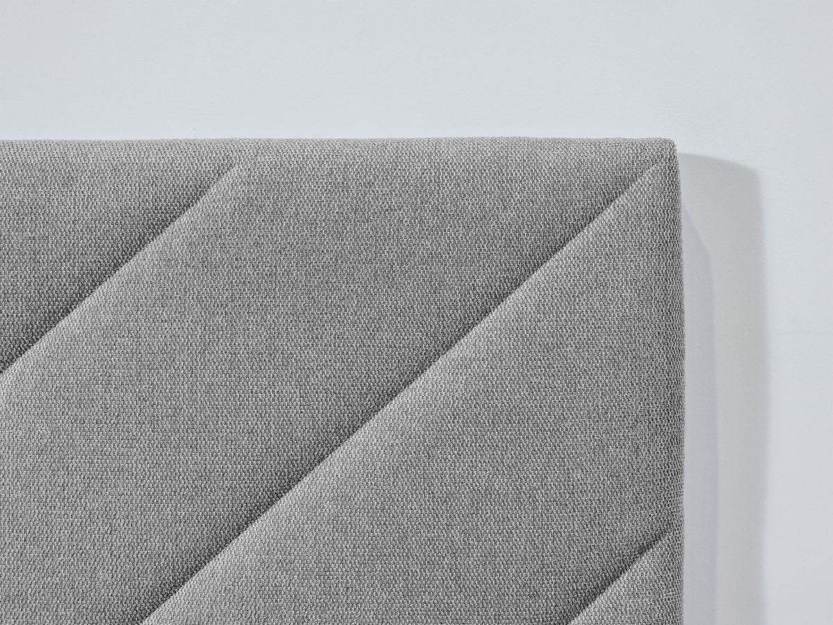 ROMAANS bed met massieve latten en gestructureerde stof