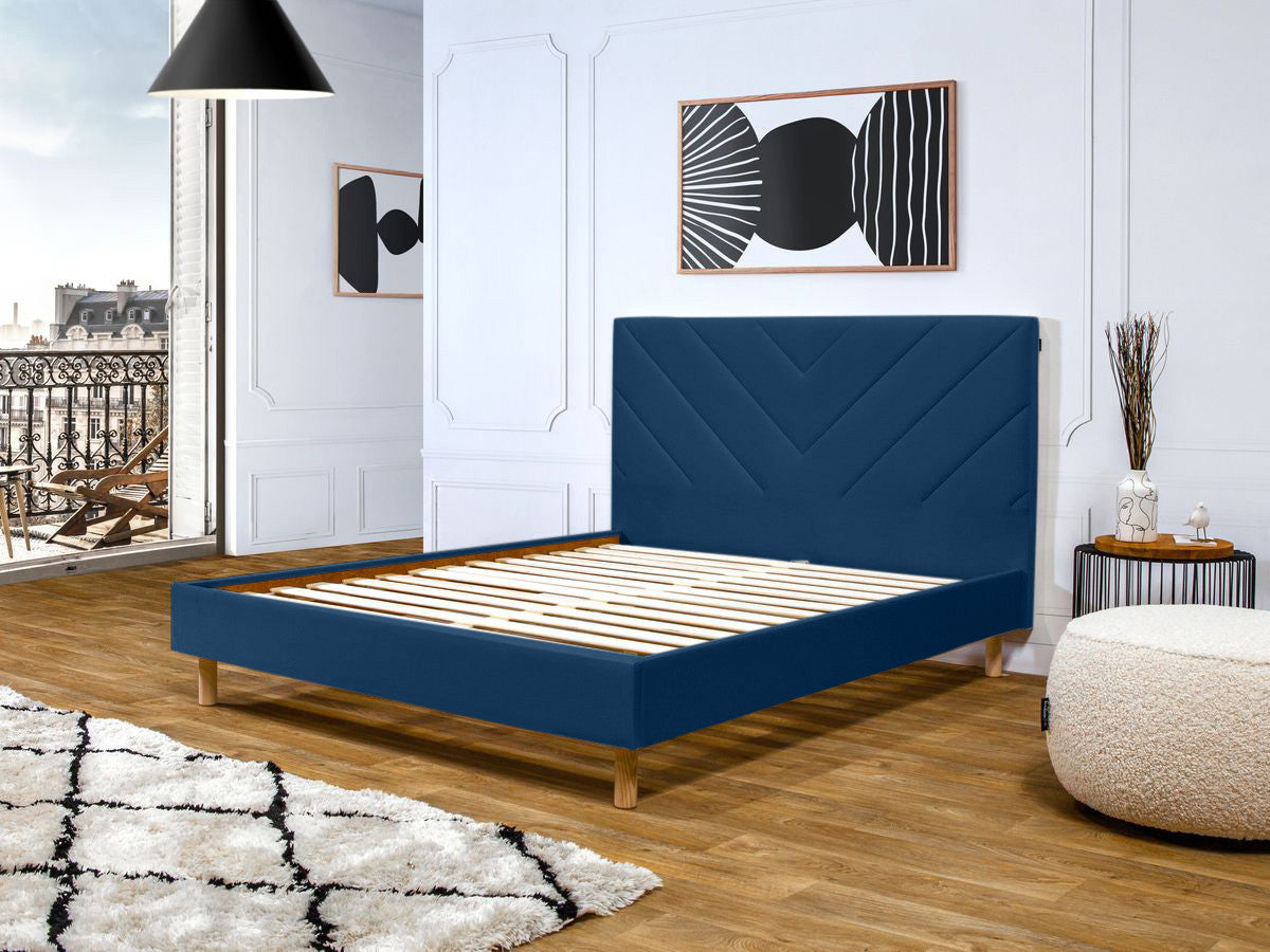 ROMAANS bed met massieve latten fluwelen stof