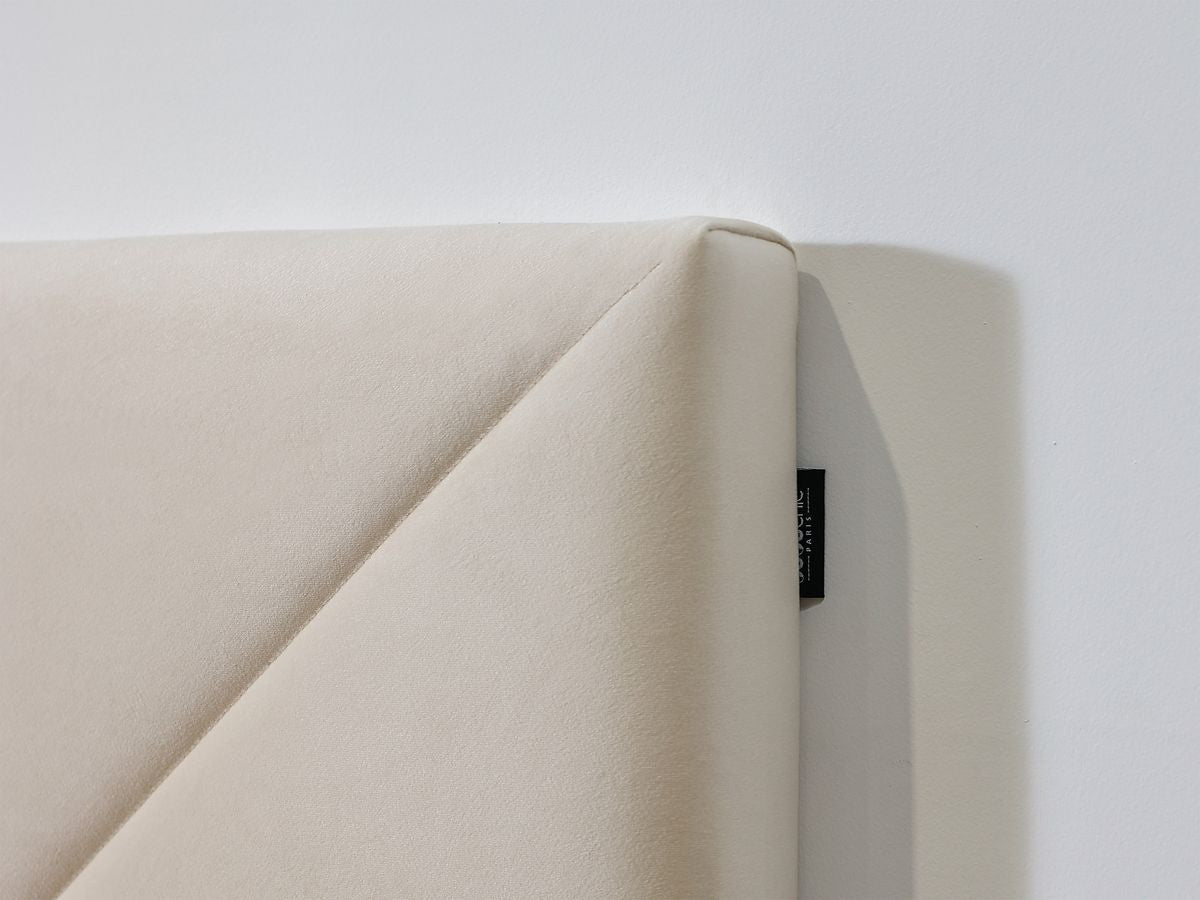 ROMAANS bed met massieve latten fluwelen stof