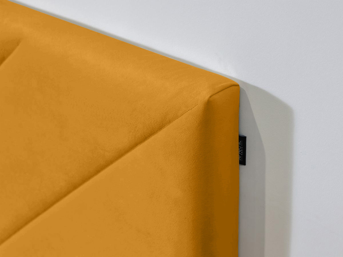 ROMAANS bed met massieve latten fluwelen stof