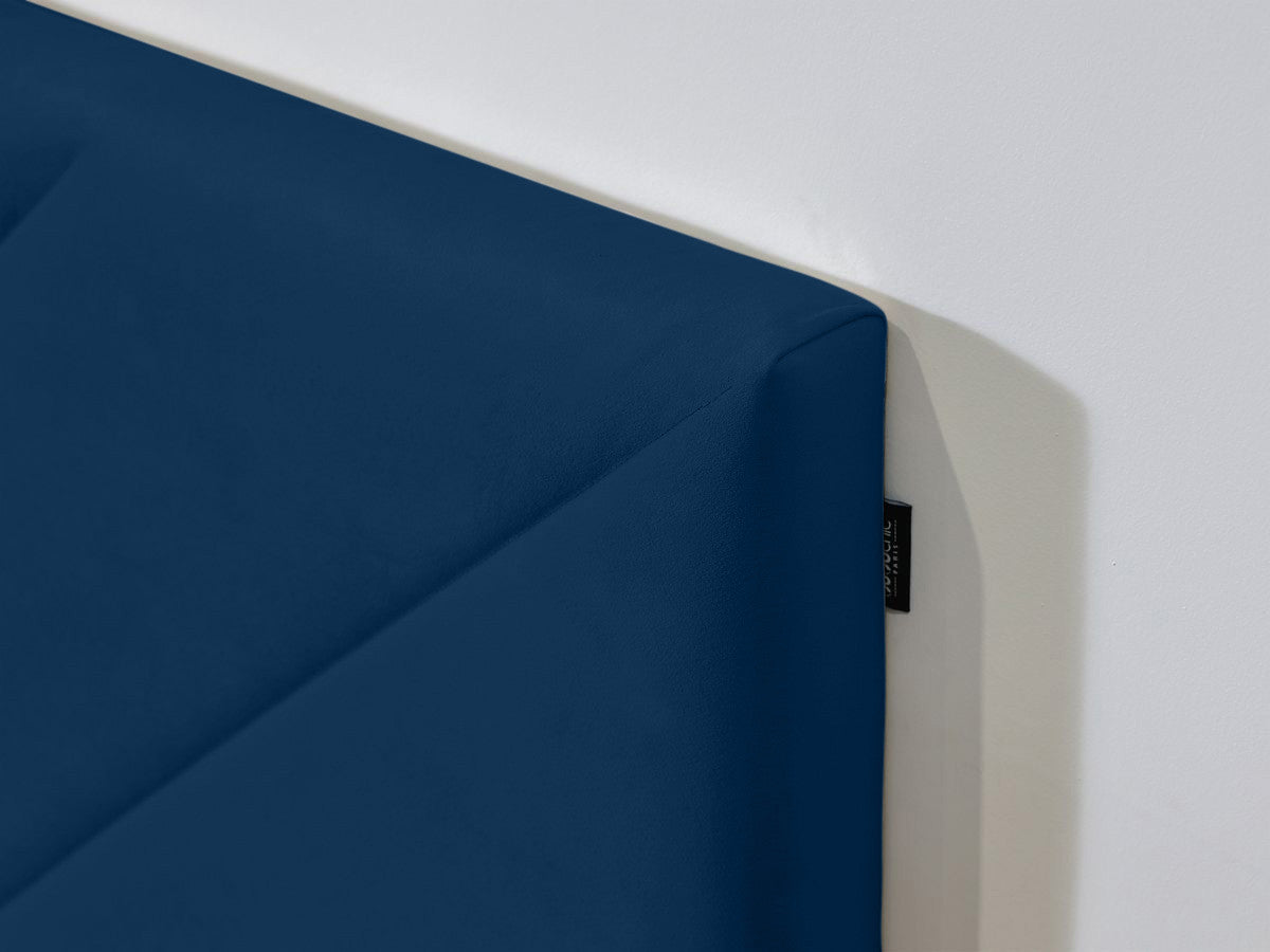 ROMAANS bed met massieve latten fluwelen stof
