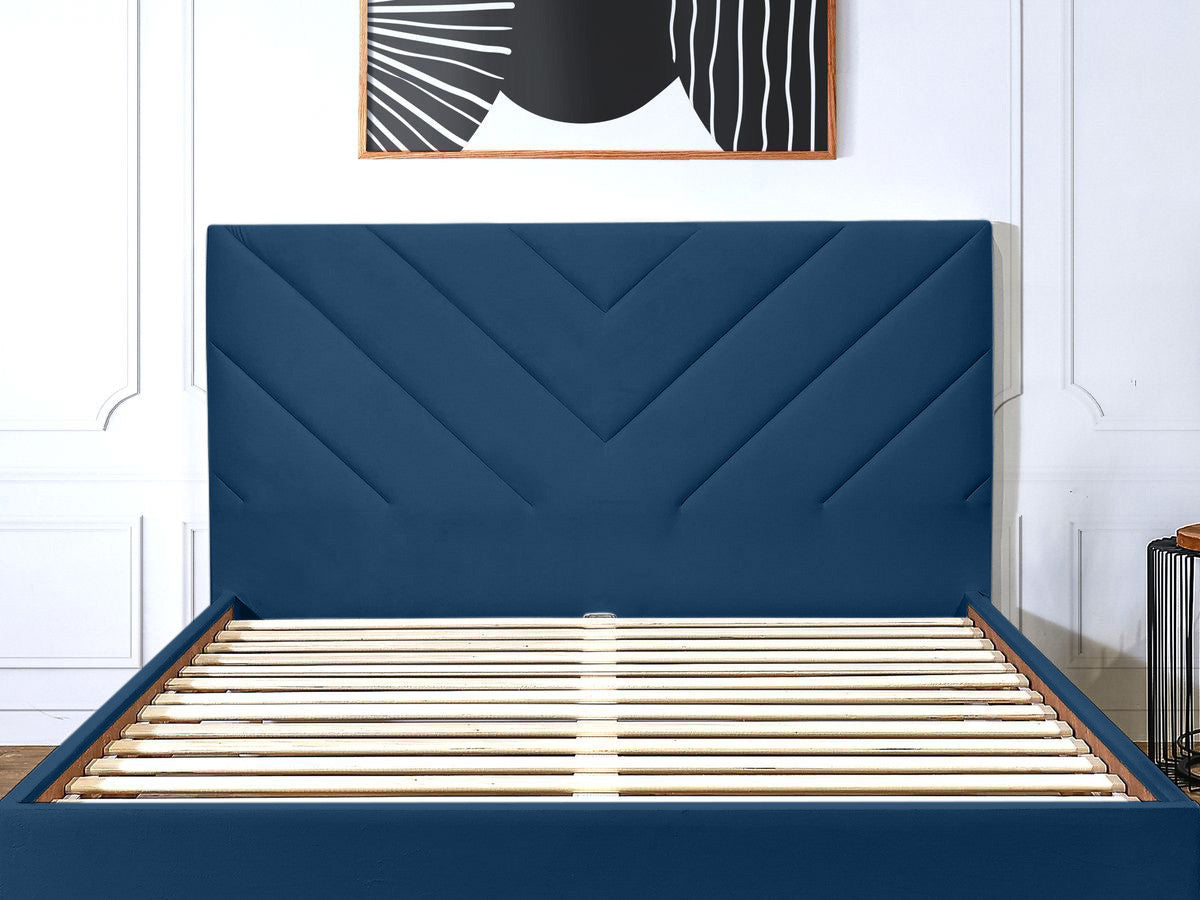 ROMAANS bed met massieve latten fluwelen stof