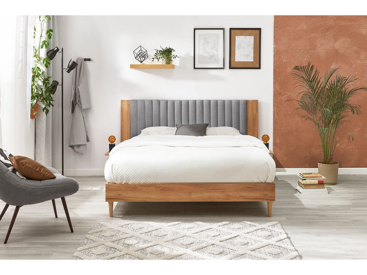 SELENA bed met massieve latten en poten van natuurlijk hout