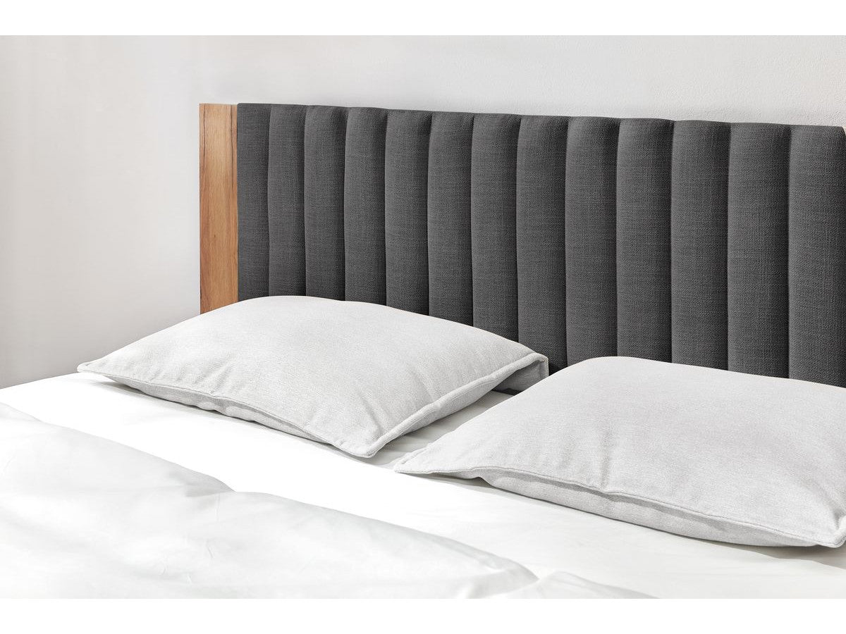 SELENA bed met massieve latten en poten van natuurlijk hout