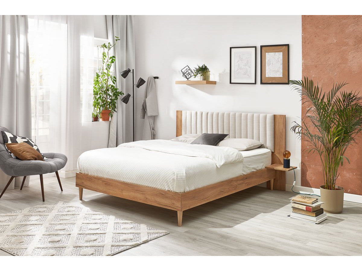 SELENA bed met massieve latten en poten van natuurlijk hout