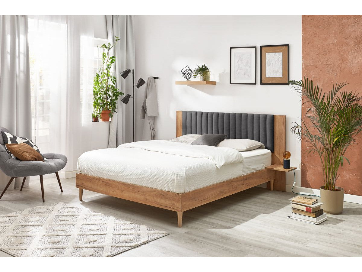 SELENA bed met massieve latten en poten van natuurlijk hout