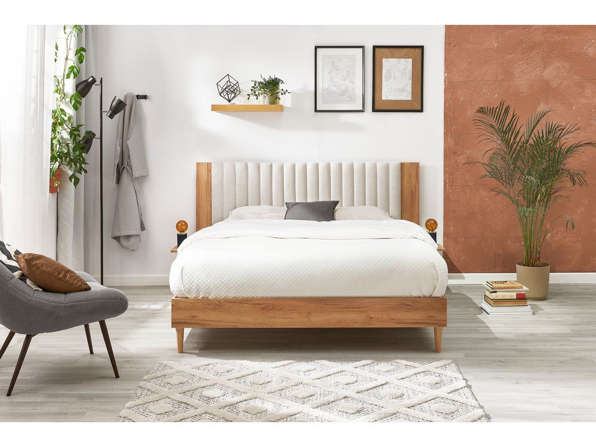 SELENA bed met massieve latten en poten van natuurlijk hout